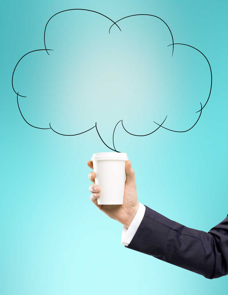 咖啡杯上乌云密布