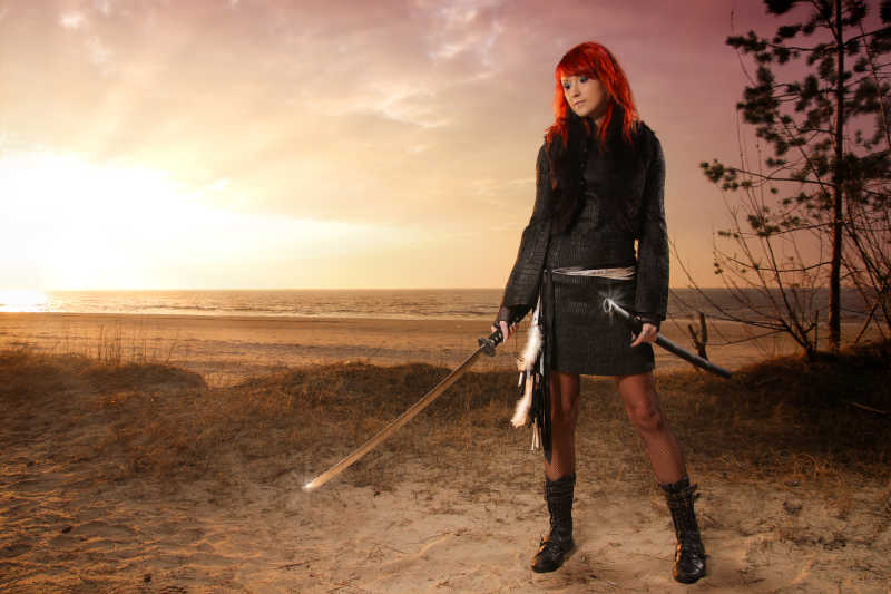 红色头发的女忍者