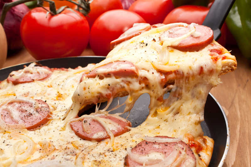 洋葱香肠披萨饼