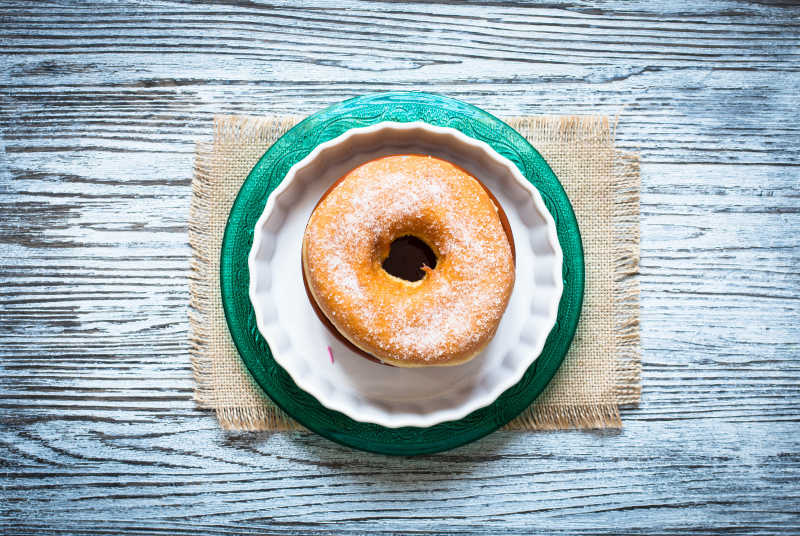 黄色的普通甜甜圈