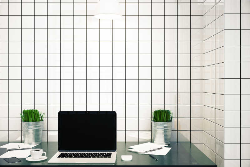 工作台与笔记本电脑