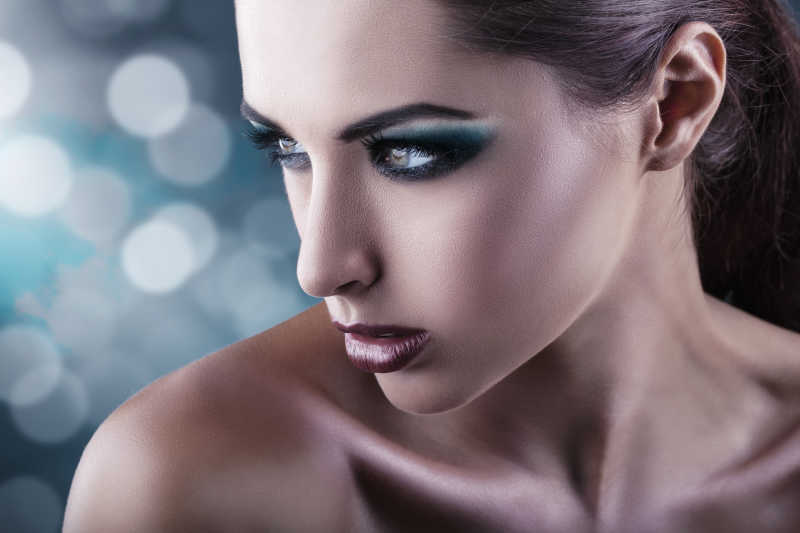 时尚的彩妆模特