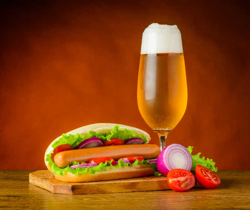 热狗配啤酒