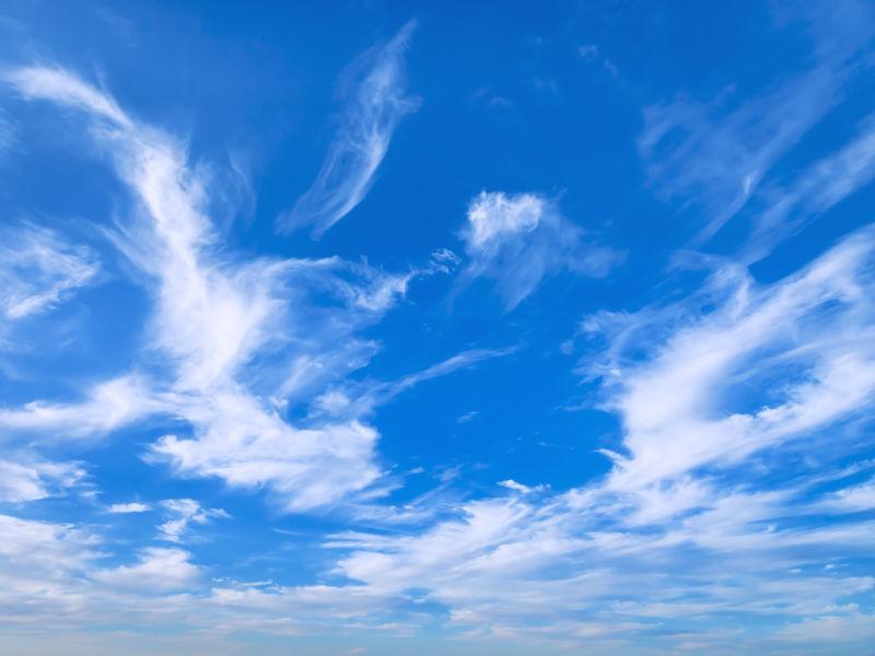 天空中飘渺的白云