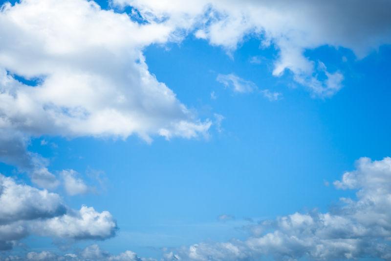 美丽的蔚蓝天空