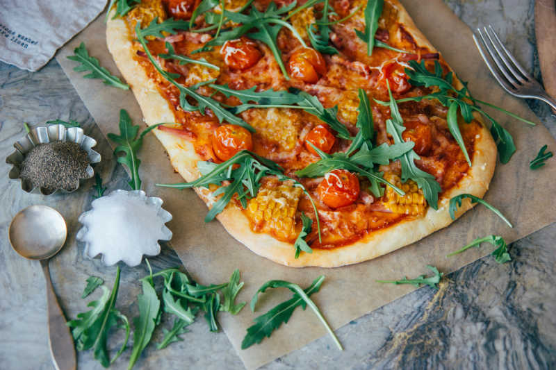 根据传统食谱准备披萨