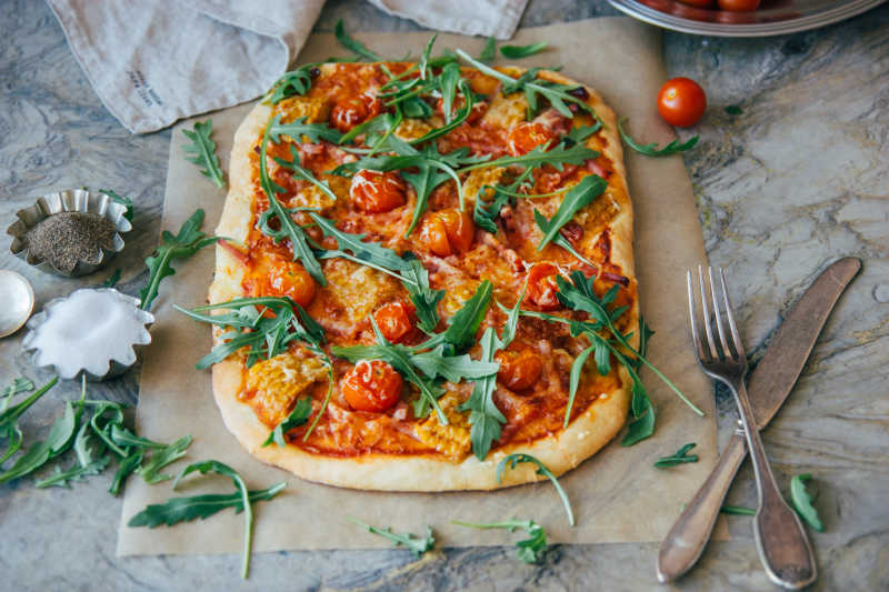 营养美味的新鲜烘焙自制比萨