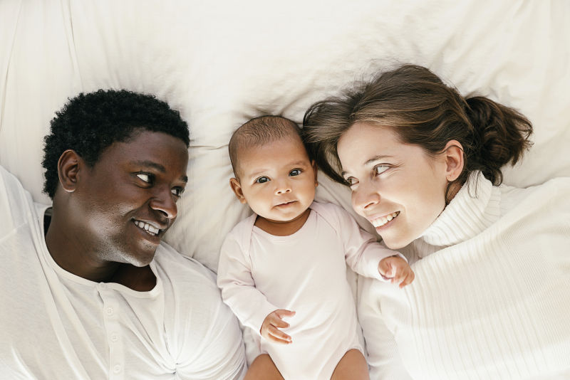 快乐的婴儿家庭