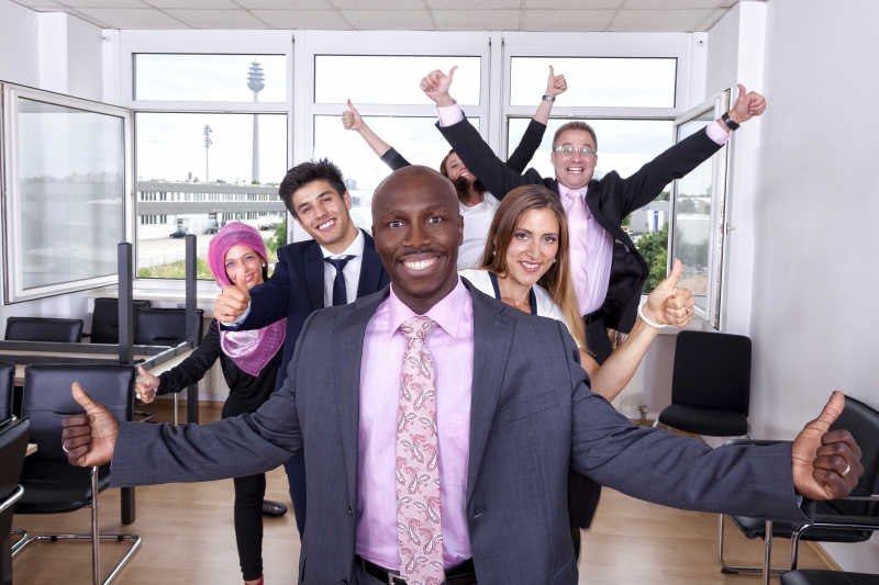 团队合作的不同名族的员工