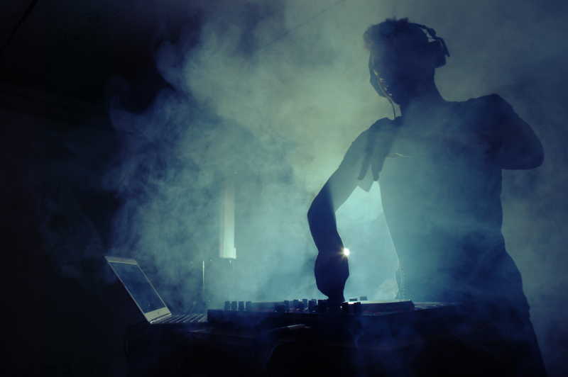 音乐会上的DJ