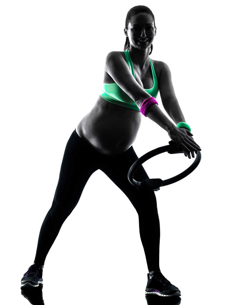 白色背景中的孕妇