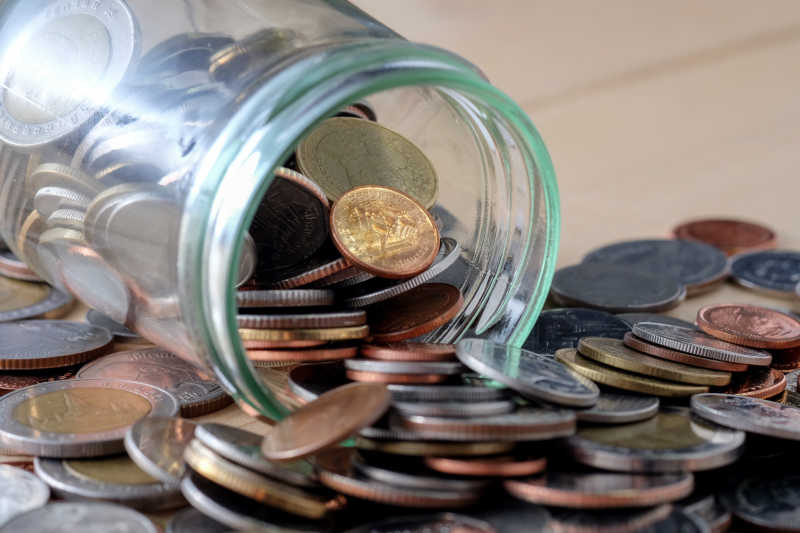 玻璃罐倒出来的硬币