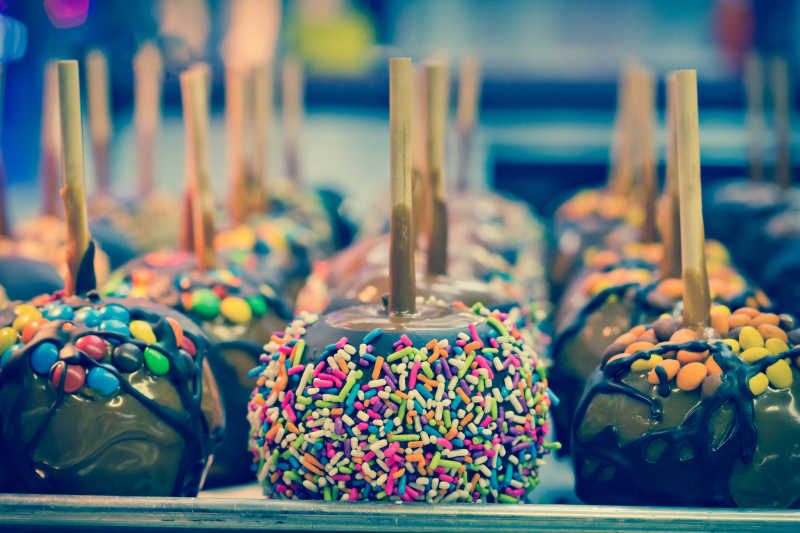 桌上美味的苹果棒