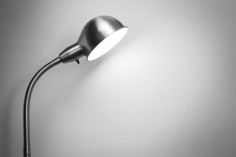 立墙式金属落地灯