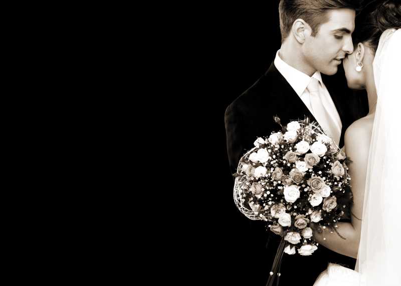 黑色背景下的新郎和新娘图片-黑色背景下的新娘和新郎素材-高清图片 
