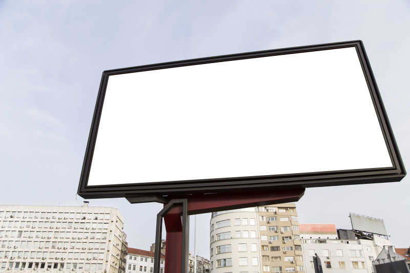 城市中的大型空白标志广告牌