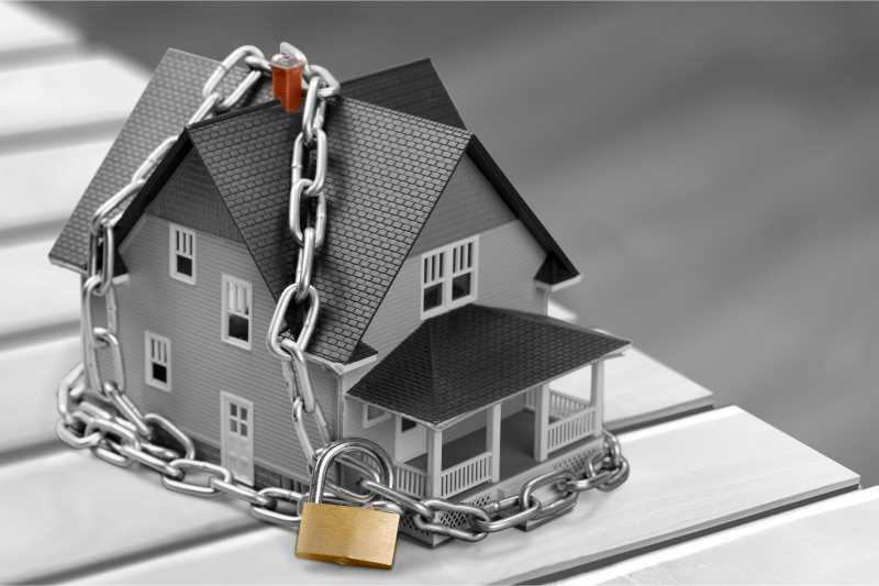 铁链围绕着别墅