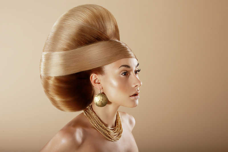 Golden Hairdo的魅力女人