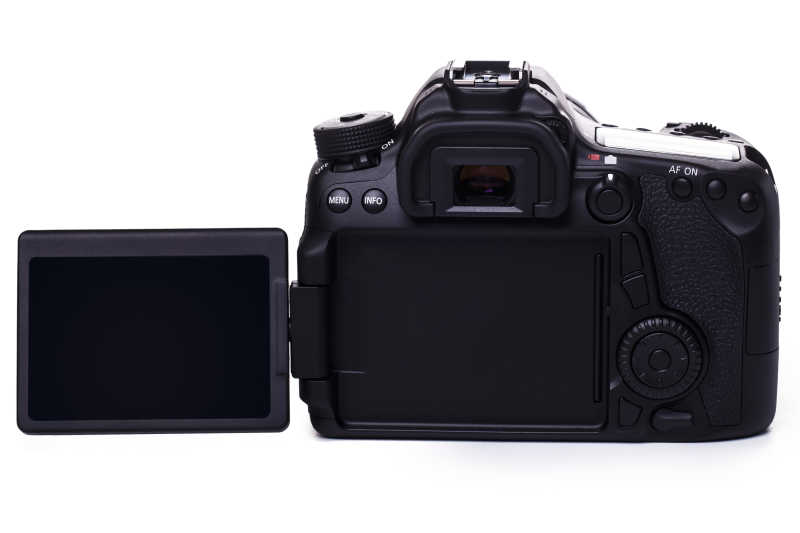 白色背景下的数码单反相机