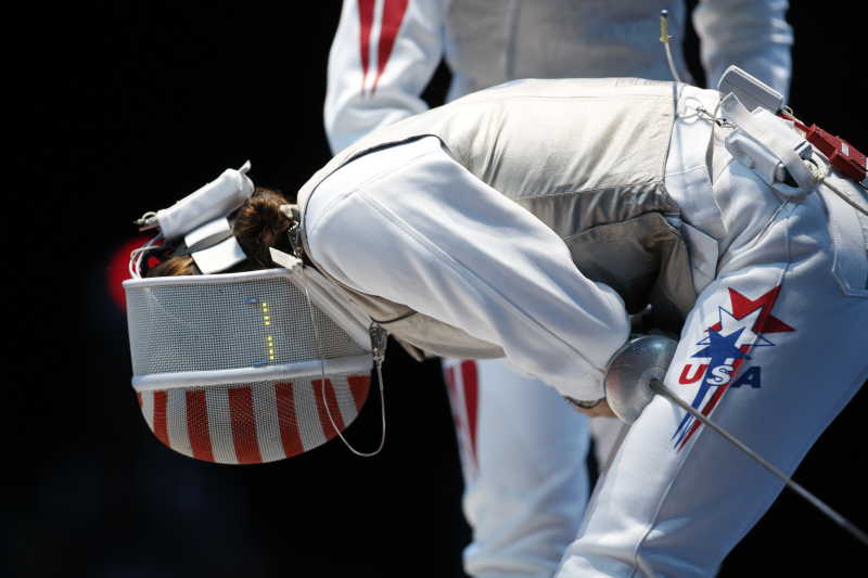 受伤的击剑运动员