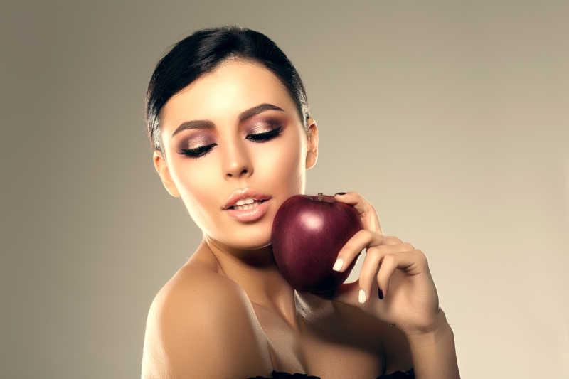 发亮的时装模特儿