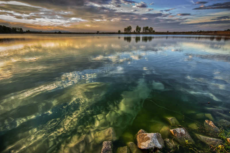 湖天一色美丽动人