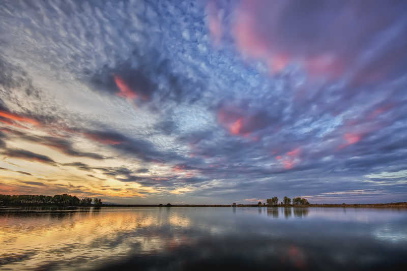 洛尔湖美丽动人的风景