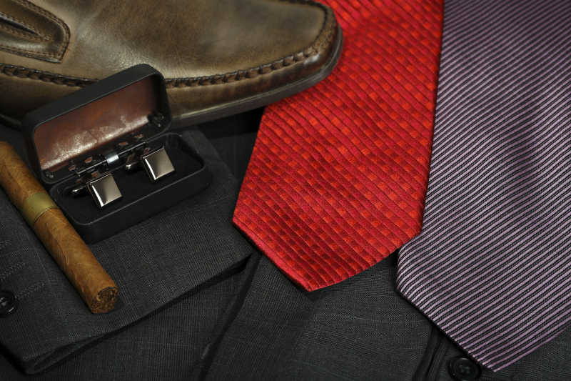 男士领带雪茄袖扣和皮鞋