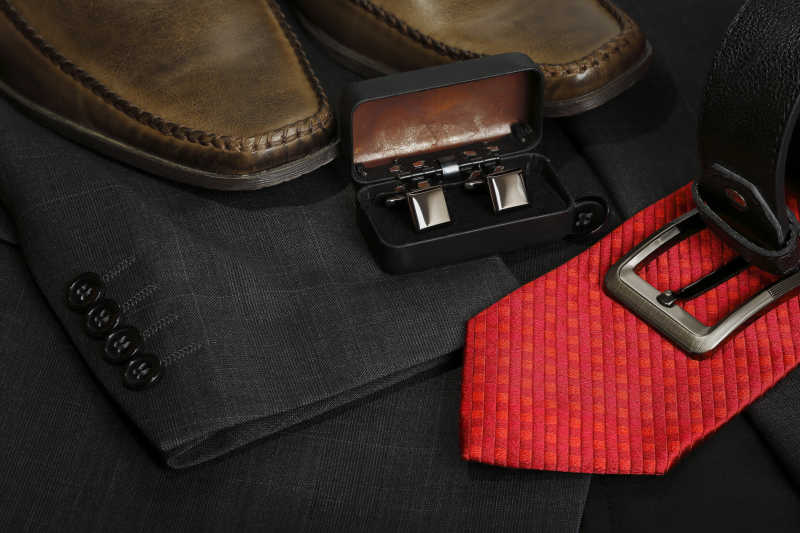 男士想皮鞋领带袖扣和皮带