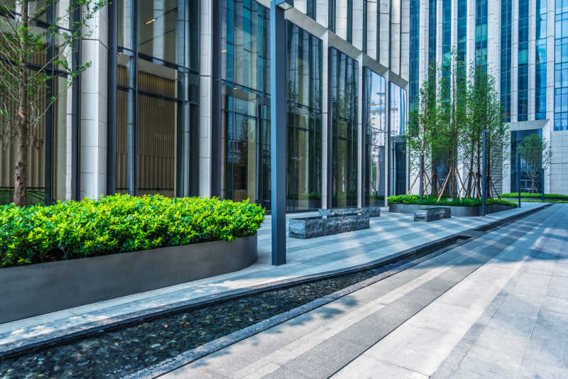 办公楼下景色