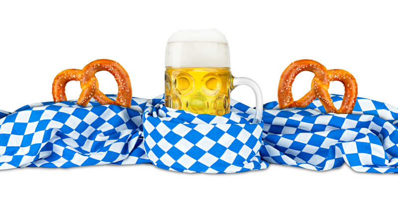 巴伐利亚旗帜包裹下的啤酒
