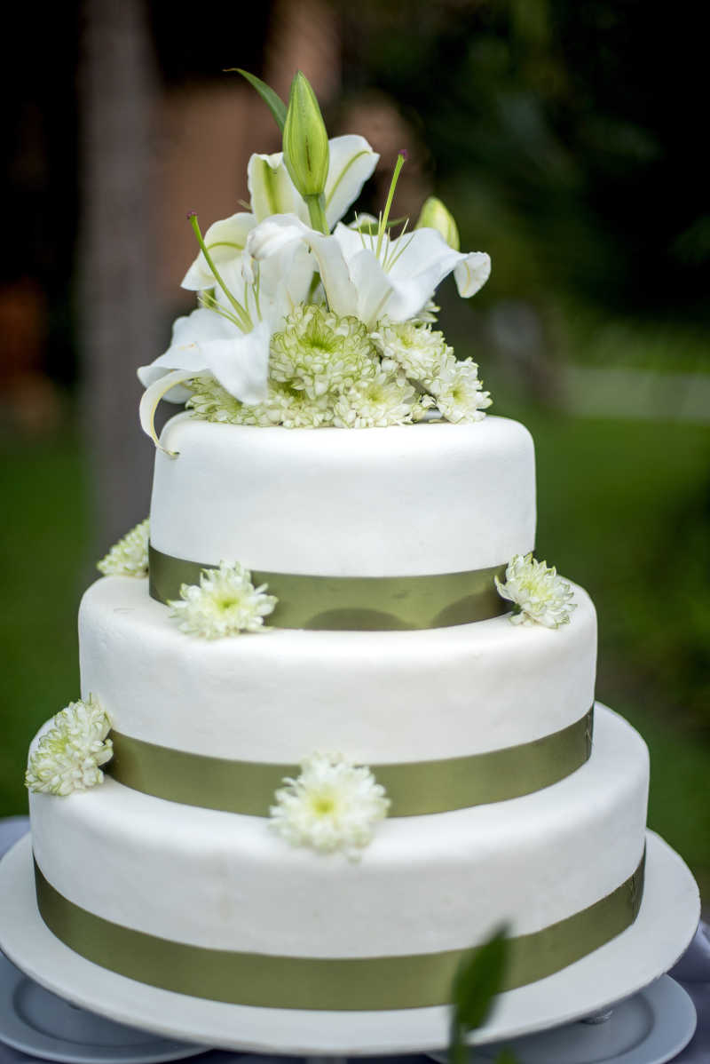 婚礼上的多层奶油蛋糕