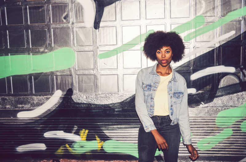 年轻时尚黑人模特