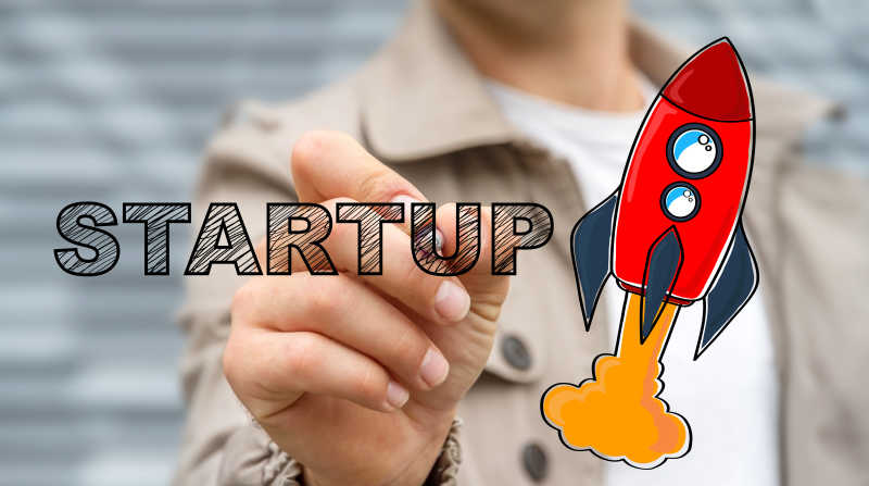 屏幕上的商业启动和小火箭