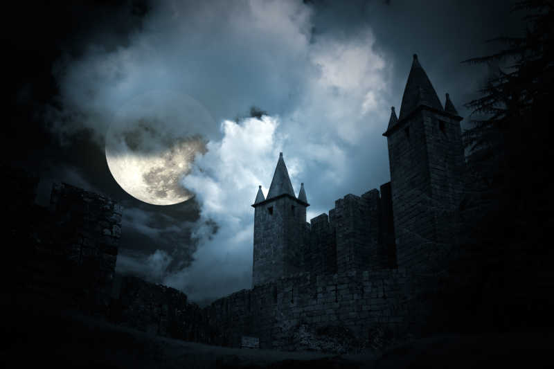 月色下神秘的城堡