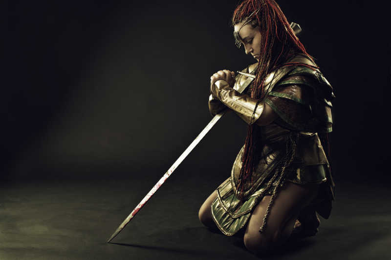 身穿铠甲的女武士