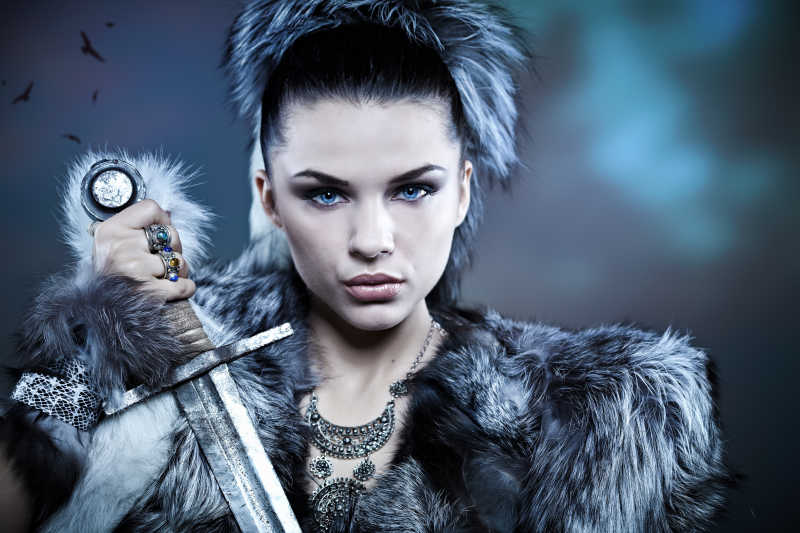 手拿利剑的女武士