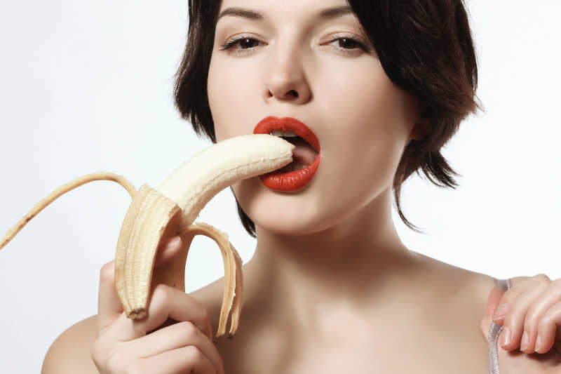 性感的美女吃香蕉
