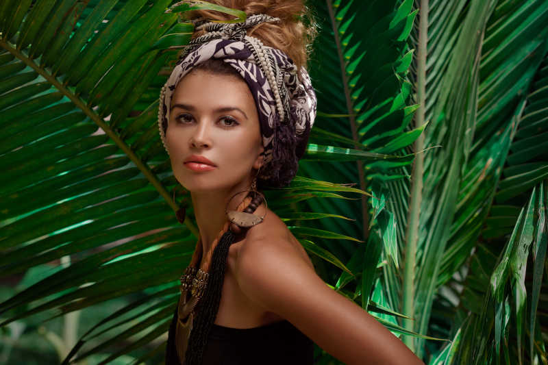 年轻的时尚美女模特