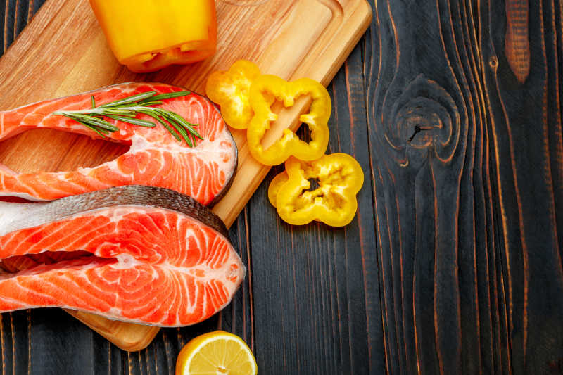 新鲜的三文鱼肉