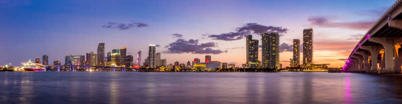 夕阳下迷人的迈阿密风景