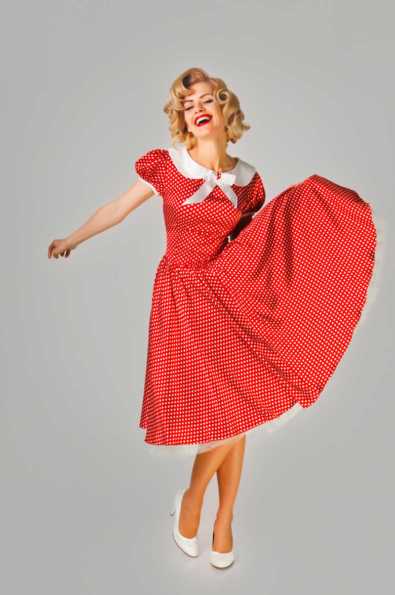 穿着复古服饰的美女