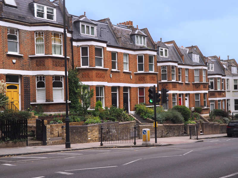 街道边半独立住宅