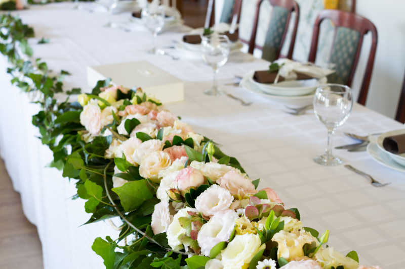 结婚餐桌花朵装饰