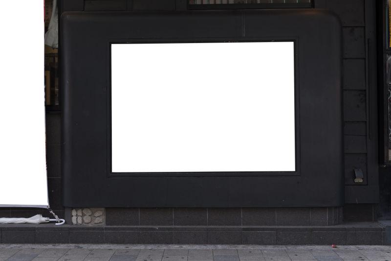 大空白广告牌在墙上