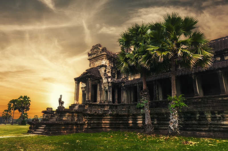 夕阳下的柬埔寨吴哥窟景色