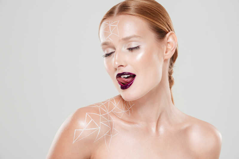 身体艺术的美丽女人