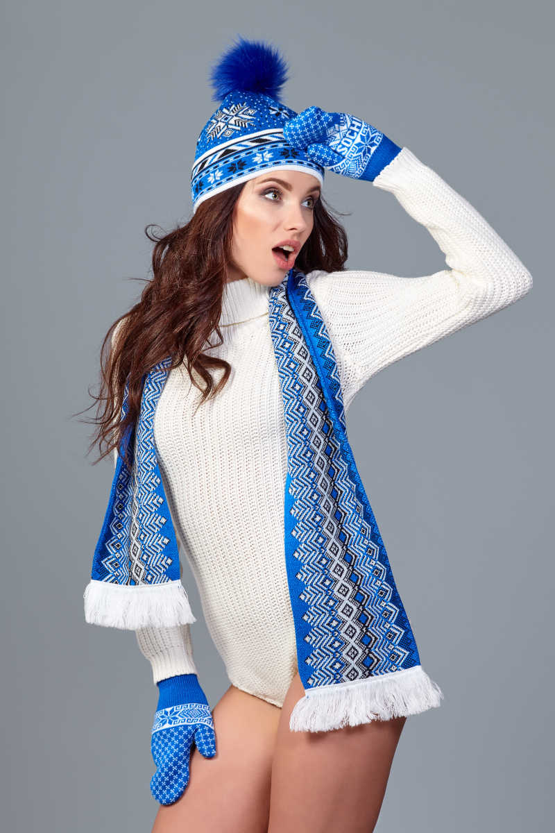 自信的冬季时装模特