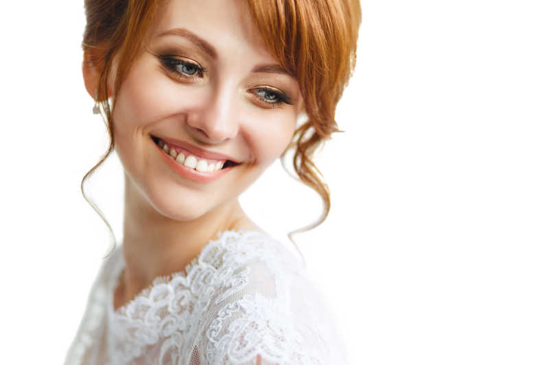 一位微笑的美丽新娘