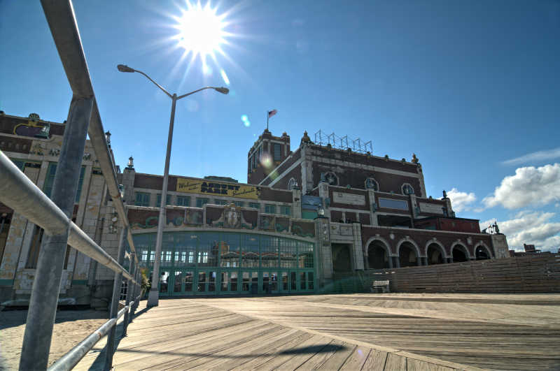 阳光下的阿斯伯里公园